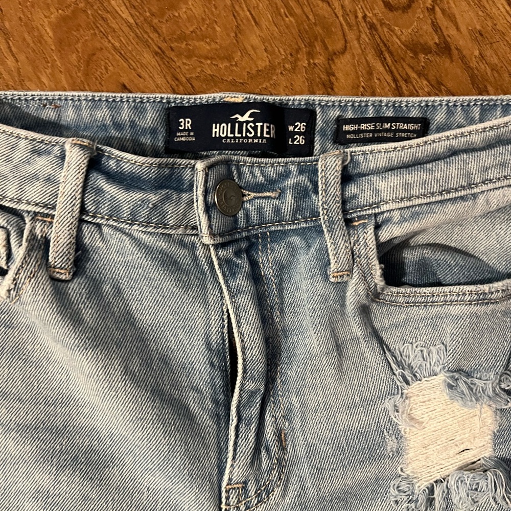 HOLLISTER - Picture 4 of 4